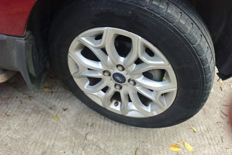 Used Ford EcoSport 2013 1.5L Automatic Prestige Model Right Front Wheel Hub