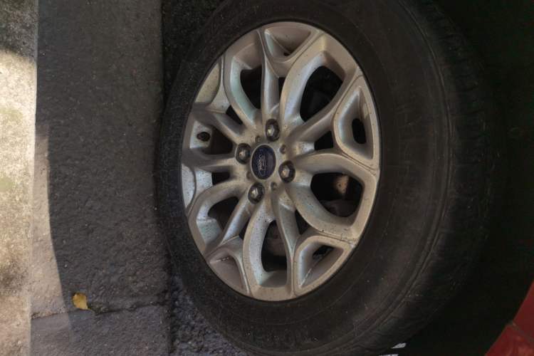 Used Ford EcoSport 2013 1.5L Automatic Prestige Model Right Front Wheel Hub