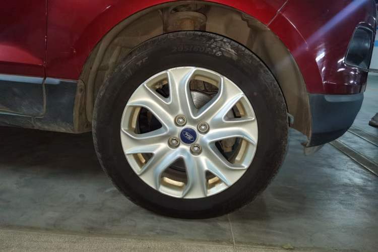 Used Ford EcoSport 2013 1.5L Manual Fashion Model Right Front Wheel Hub