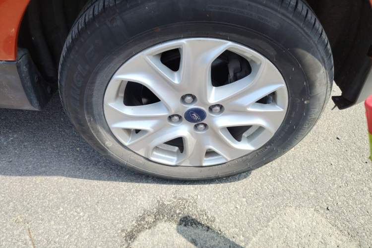 Used Ford EcoSport 2013 1.5L Automatic Fashion Model Right Front Wheel Hub