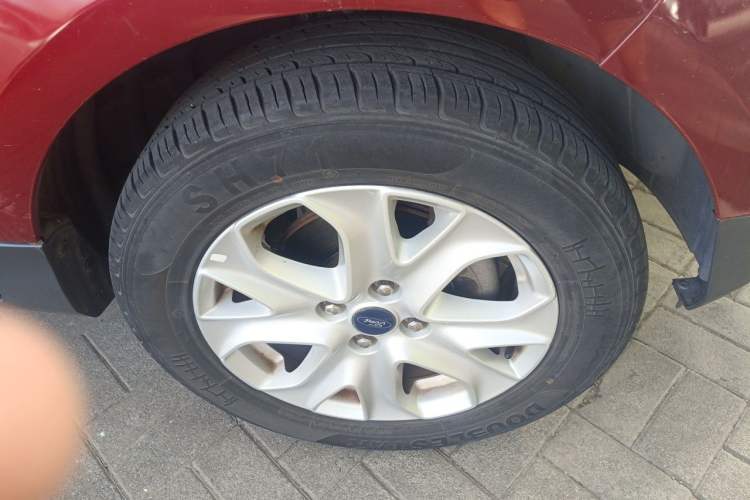 Used Ford EcoSport 2013 1.5L Manual Fashion Model Right Front Wheel Hub