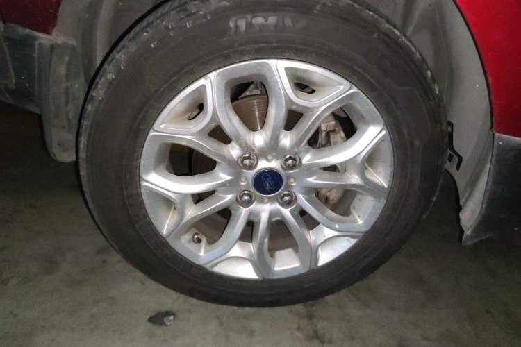 Used Ford EcoSport 2013 1.5L Automatic Prestige Model Right Front Wheel Hub