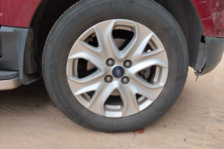 Used Ford EcoSport 2013 1.5L Automatic Fashion Model Right Front Wheel Hub