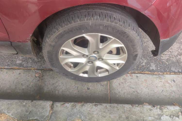 Used Ford EcoSport 2013 1.5L Manual Fashion Model Right Front Wheel Hub