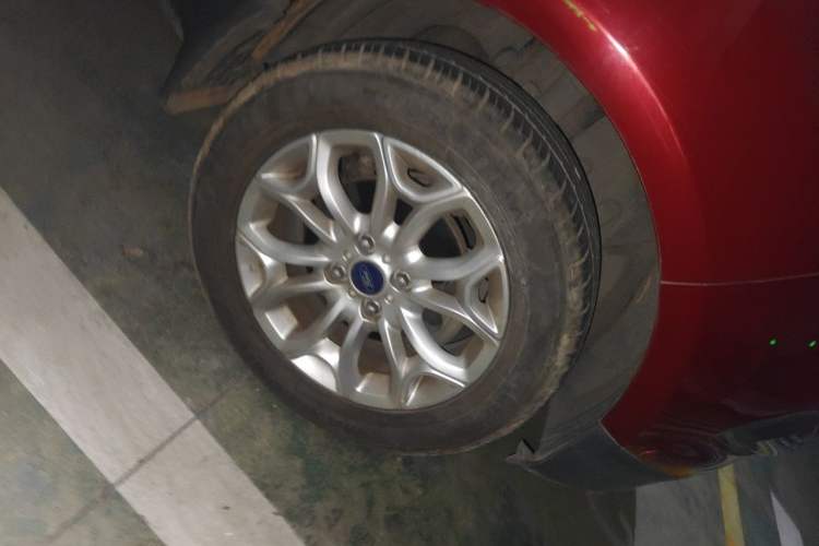 Used Ford EcoSport 2013 1.5L Automatic Prestige Model Right Front Wheel Hub