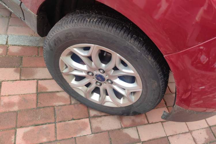 Used Ford EcoSport 2013 1.5L Automatic Prestige Model Right Front Wheel Hub