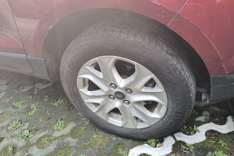 Used Ford EcoSport 2013 1.5L Automatic Fashion Model Right Front Wheel Hub