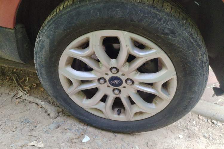 Used Ford EcoSport 2013 1.5L Automatic Prestige Model Right Front Wheel Hub