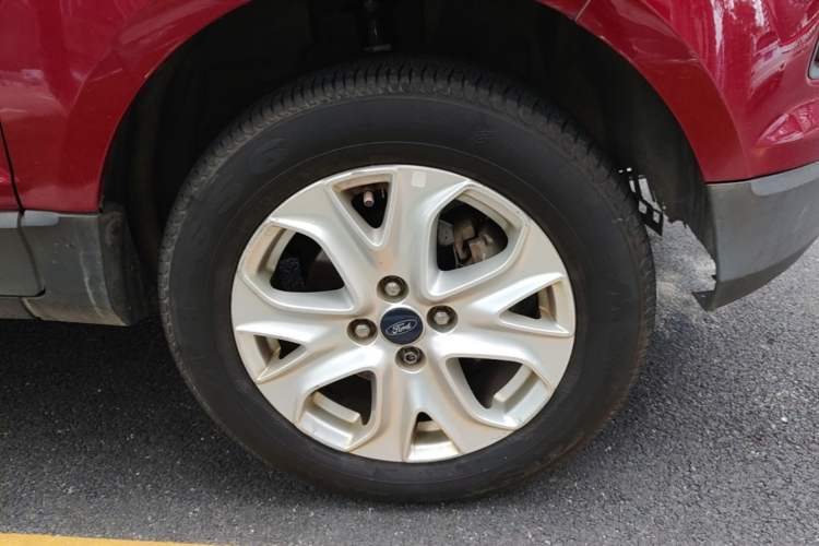 Used Ford EcoSport 2013 1.5L Automatic Fashion Model Right Front Wheel Hub
