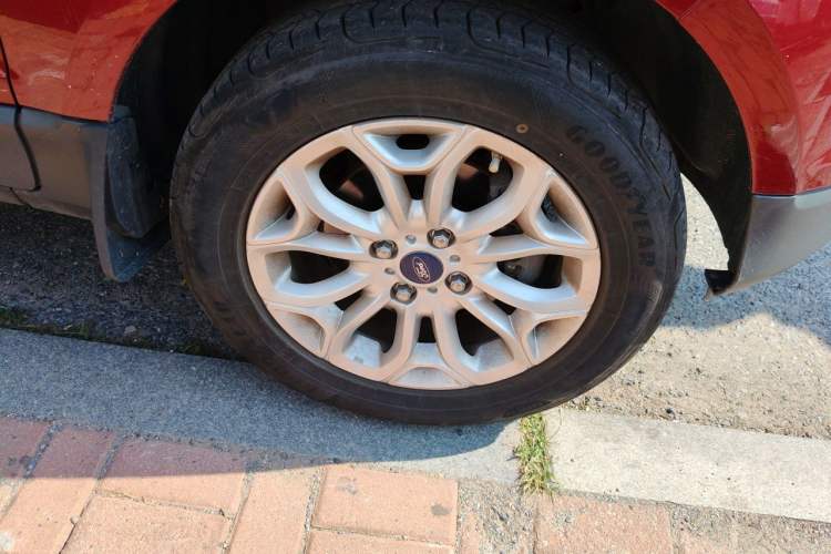 Used Ford EcoSport 2013 1.5L Automatic Prestige Model Right Front Wheel Hub