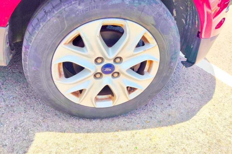 Used Ford EcoSport 2013 1.5L Automatic Fashion Model Right Front Wheel Hub