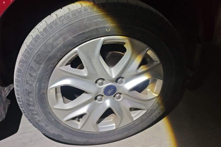 Used Ford EcoSport 2013 1.5L Automatic Fashion Model Right Front Wheel Hub