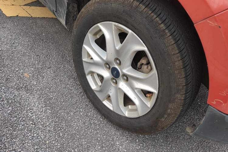 Used Ford EcoSport 2013 1.5L Automatic Fashion Model Right Front Wheel Hub