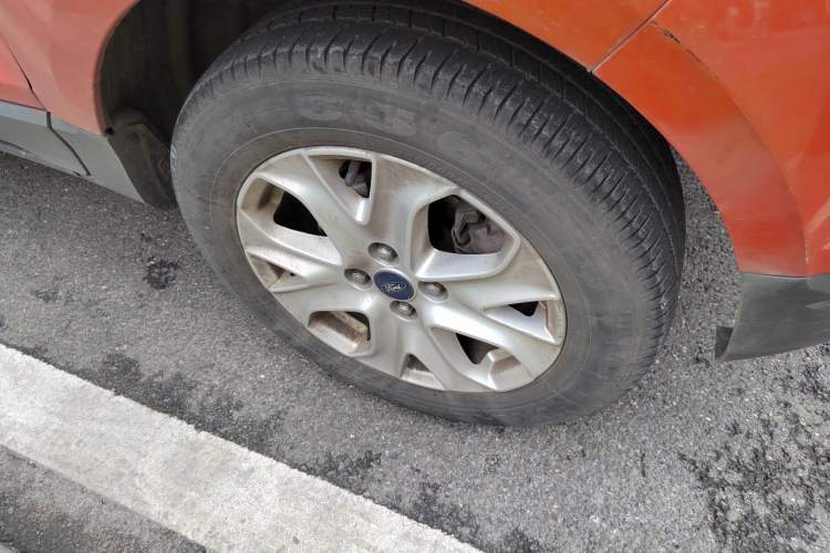 Used Ford EcoSport 2013 1.5L Automatic Fashion Model Right Front Wheel Hub