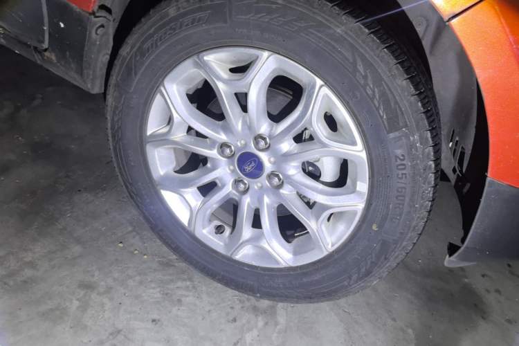 Used Ford EcoSport 2013 1.5L Automatic Prestige Model Right Front Wheel Hub