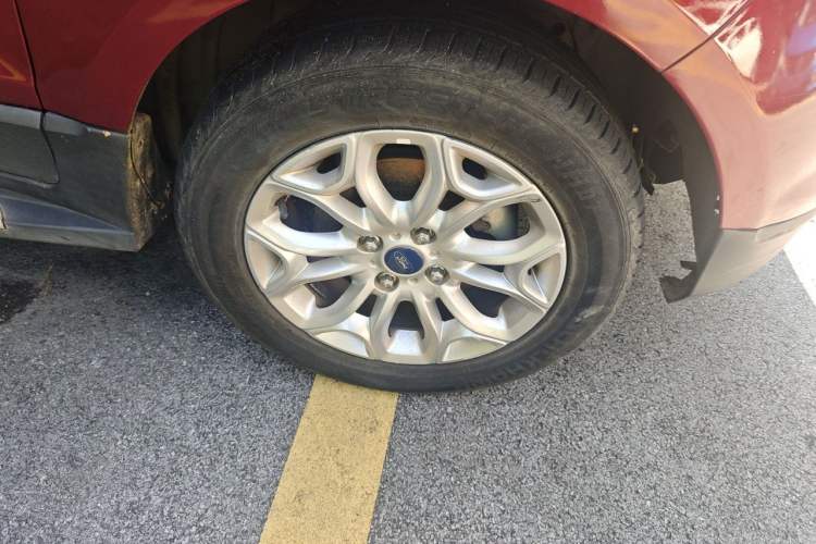Used Ford EcoSport 2013 1.5L Automatic Prestige Model Right Front Wheel Hub