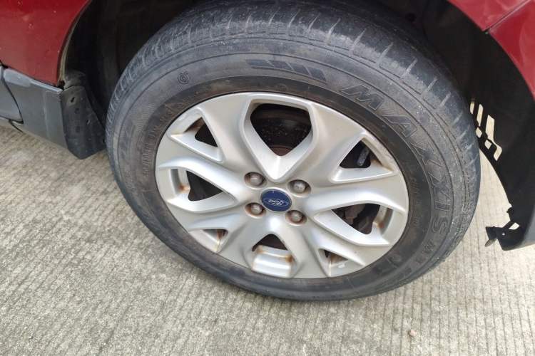 Used Ford EcoSport 2013 1.5L Automatic Fashion Model Right Front Wheel Hub