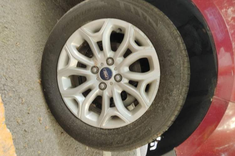 Used Ford EcoSport 2013 1.5L Automatic Prestige Model Right Front Wheel Hub
