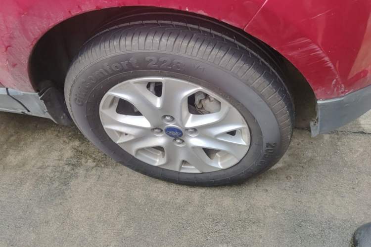 Used Ford EcoSport 2013 1.5L Automatic Fashion Model Right Front Wheel Hub
