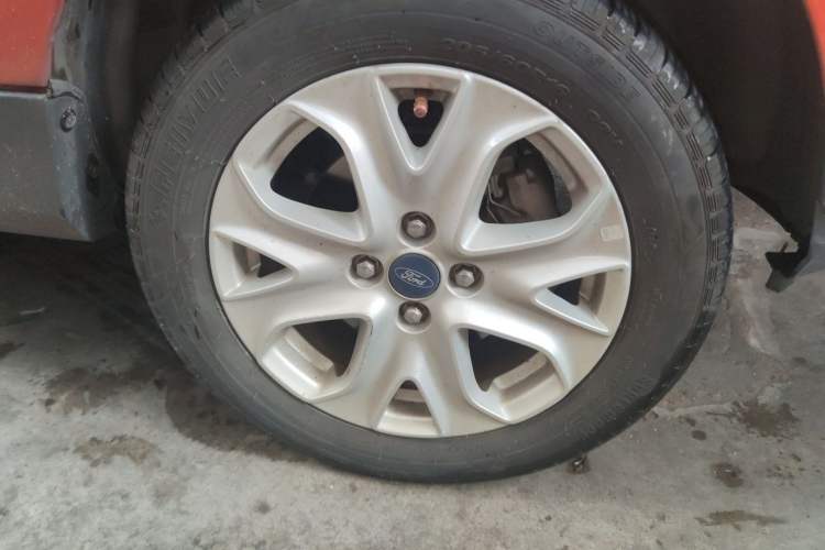 Used Ford EcoSport 2013 1.5L Automatic Fashion Model Right Front Wheel Hub