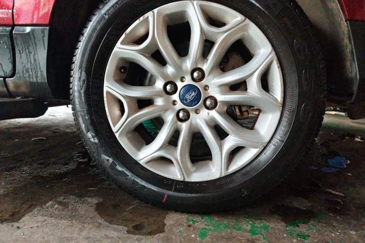 Used Ford EcoSport 2013 1.5L Automatic Prestige Model Right Front Wheel Hub