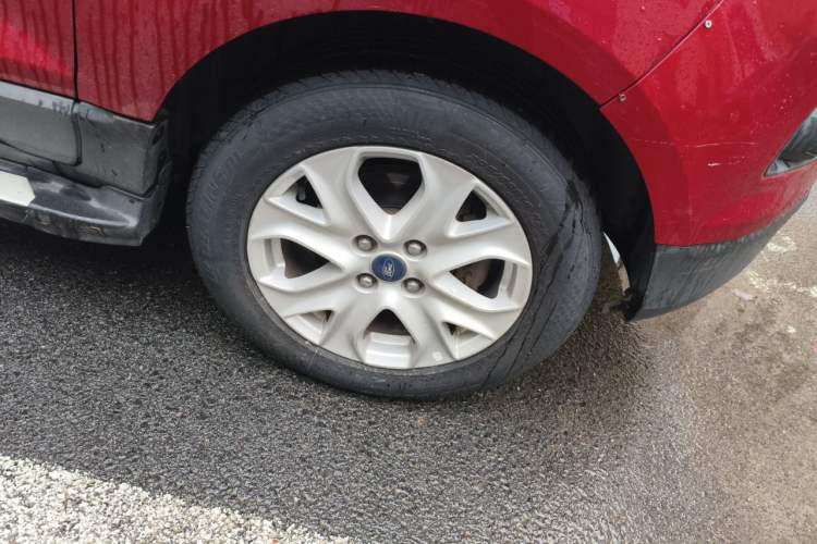 Used Ford EcoSport 2013 1.5L Automatic Fashion Model Right Front Wheel Hub