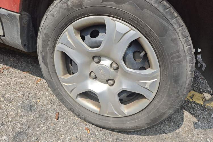 Used Ford EcoSport 2013 1.5L Manual Comfort Model Right Front Wheel Hub