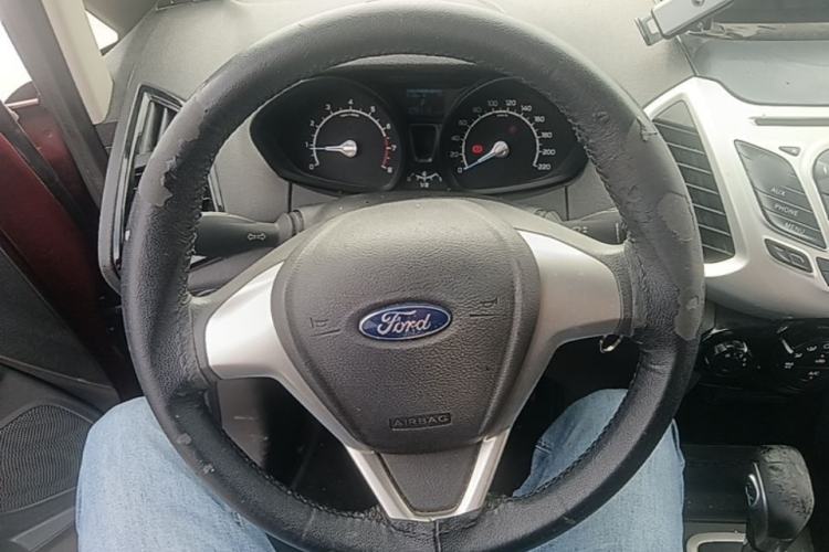 Used Ford EcoSport 2013 1.5L Automatic Fashion Model Steering Wheel