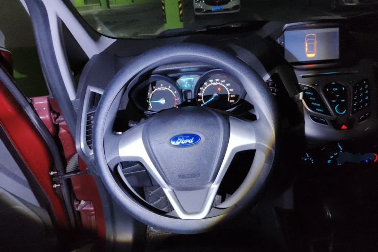 Used Ford EcoSport 2013 1.5L Automatic Fashion Model Steering Wheel