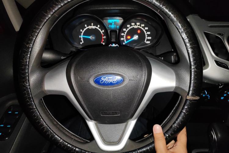 Used Ford EcoSport 2013 1.5L Automatic Fashion Model Steering Wheel