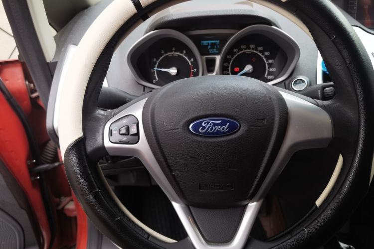 Used Ford EcoSport 2013 1.5L Automatic Prestige Model Steering Wheel