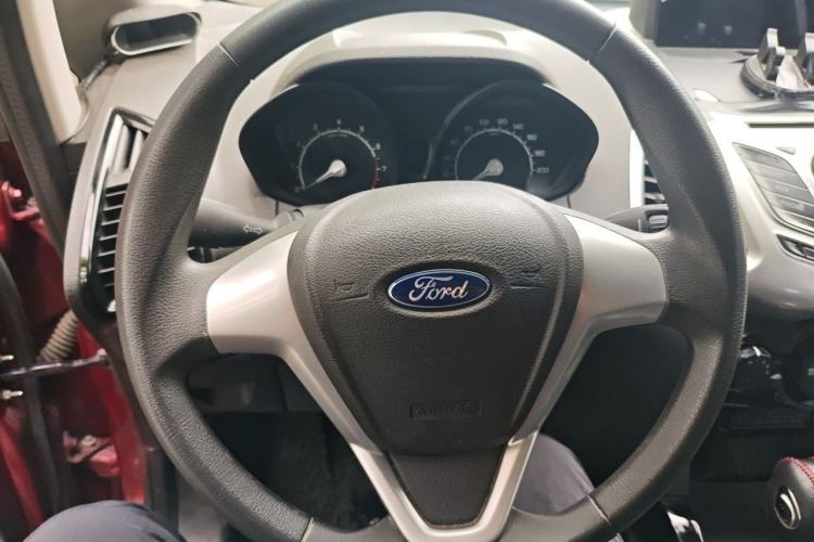Used Ford EcoSport 2013 1.5L Automatic Fashion Model Steering Wheel