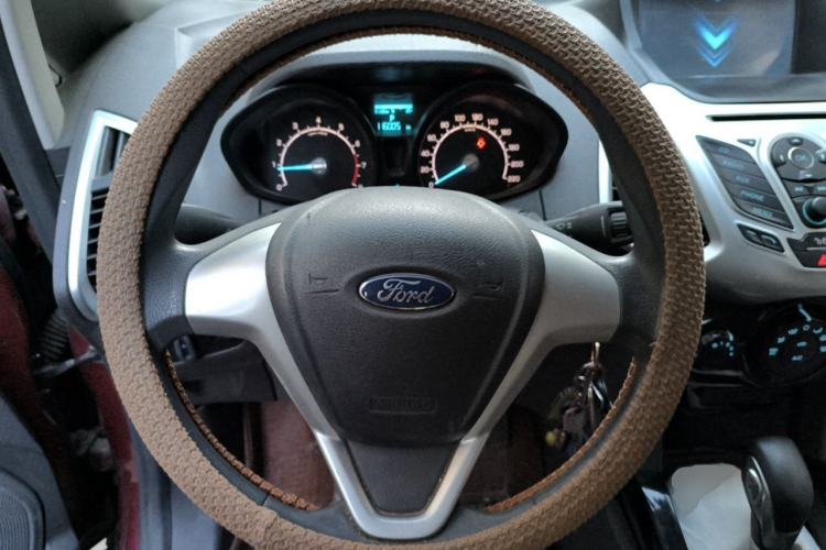 Used Ford EcoSport 2013 1.5L Automatic Fashion Model Steering Wheel