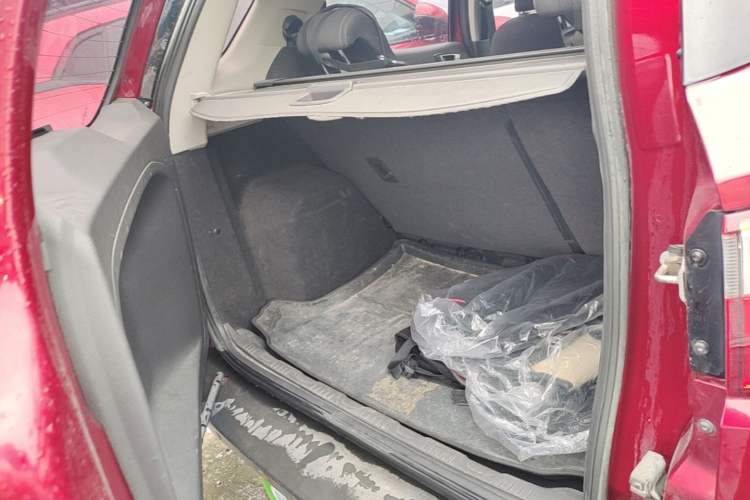 Used Ford EcoSport 2013 1.5L Manual Fashion Model Trunk