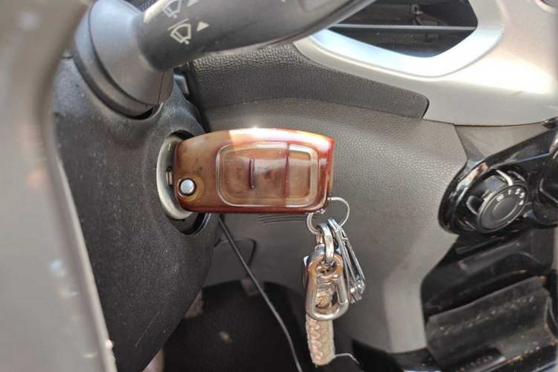 Used Ford EcoSport 2013 1.5L Manual Fashion Model Vehicle Key