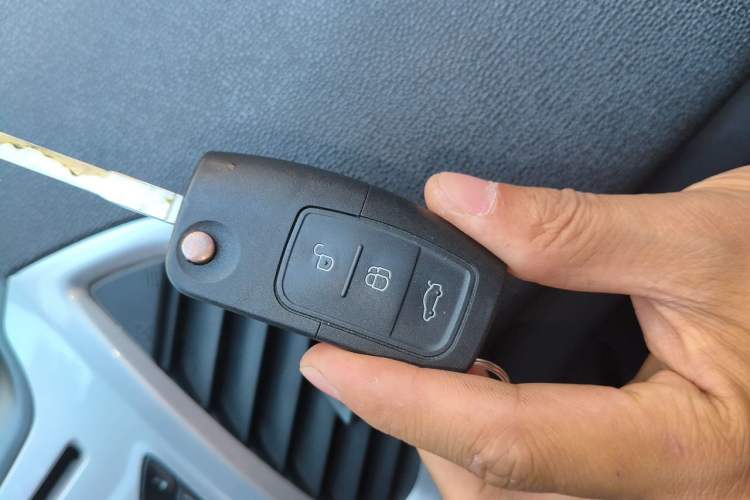 Used Ford EcoSport 2013 1.5L Automatic Fashion Model Vehicle Key
