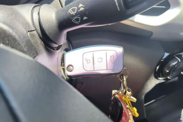Used Ford EcoSport 2013 1.5L Automatic Fashion Model Vehicle Key