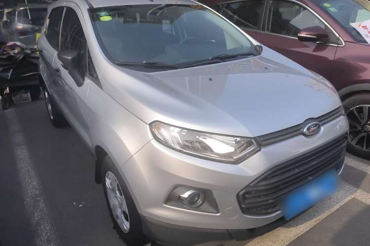 Used Ford EcoSport 2013 1.5L Manual Fashion Model Front Right 45 Deg