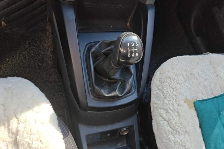 Used Ford EcoSport 2013 1.5L Manual Comfort Model Gear Lever