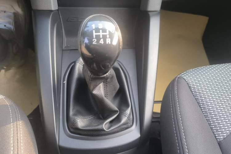 Used Ford EcoSport 2013 1.5L Manual Fashion Model Gear Lever