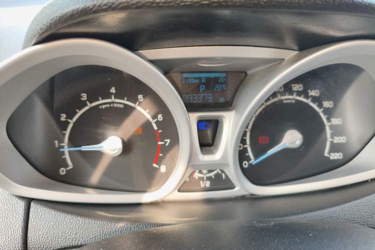 Used Ford EcoSport 2013 1.5L Automatic Fashion Model Instrument Cluster