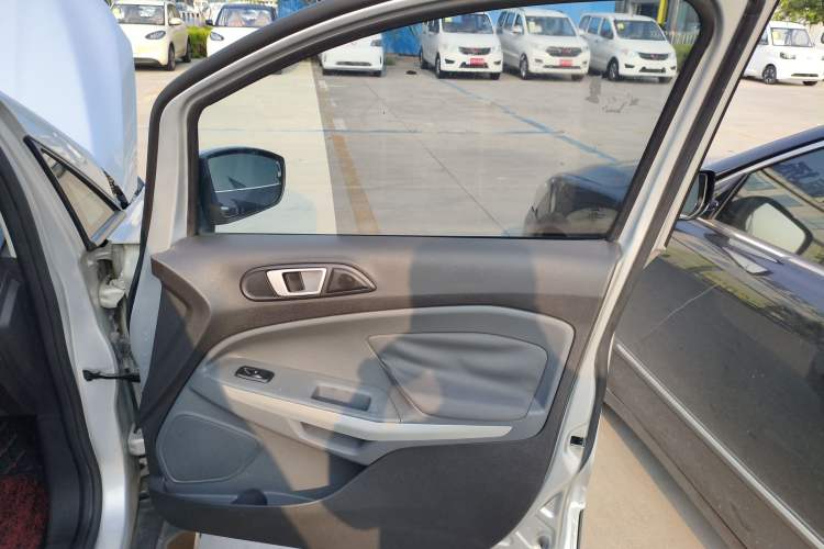 Used Ford EcoSport 2013 1.5L Automatic Fashion Model Interior 5