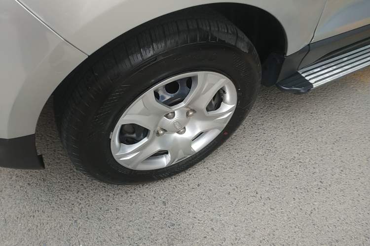 Used Ford EcoSport 2013 1.5L Manual Comfort Model Left Front Wheel Hub