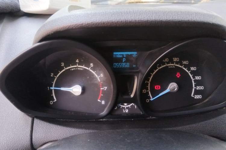 Used Ford EcoSport 2013 1.5L Automatic Fashion Model Odometer Close Up