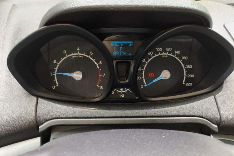 Used Ford EcoSport 2013 1.5L Automatic Fashion Model Odometer Close Up