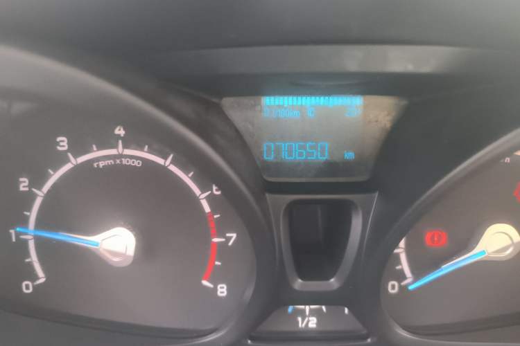Used Ford EcoSport 2013 1.5L Manual Fashion Model Odometer Close Up