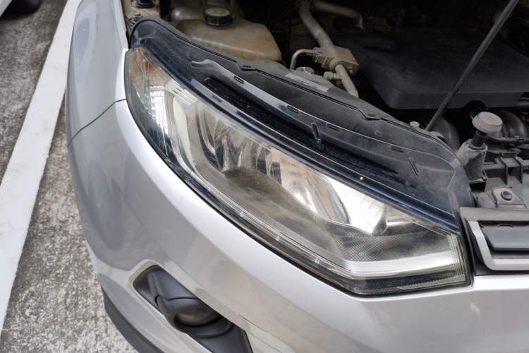 Used Ford EcoSport 2013 1.5L Automatic Fashion Model Right Front Headlight