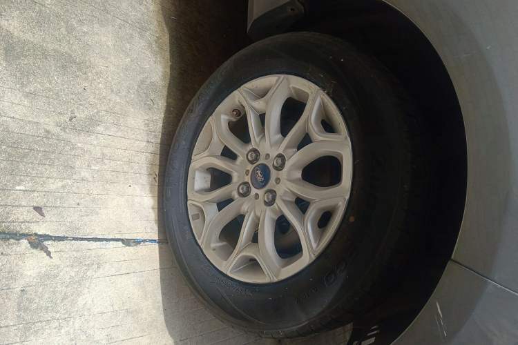 Used Ford EcoSport 2013 1.5L Automatic Prestige Model Right Front Wheel Hub