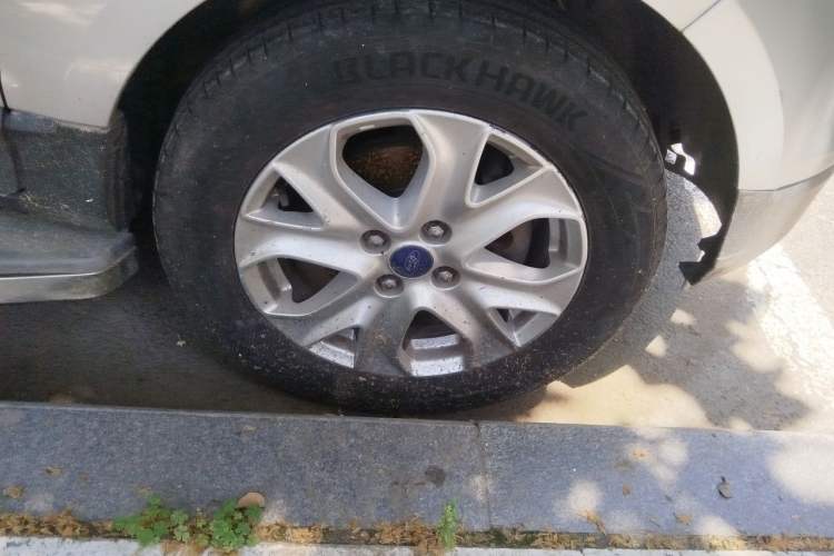 Used Ford EcoSport 2013 1.5L Automatic Fashion Model Right Front Wheel Hub