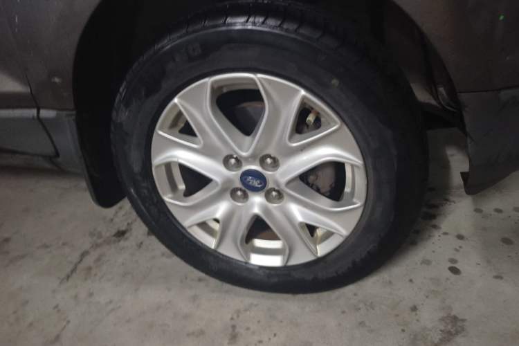 Used Ford EcoSport 2013 1.5L Automatic Fashion Model Right Front Wheel Hub